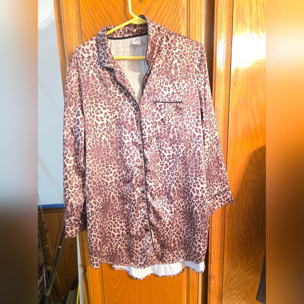 Secret Treasures Leopard Print Satin Button Down Nightshirt Size Medium